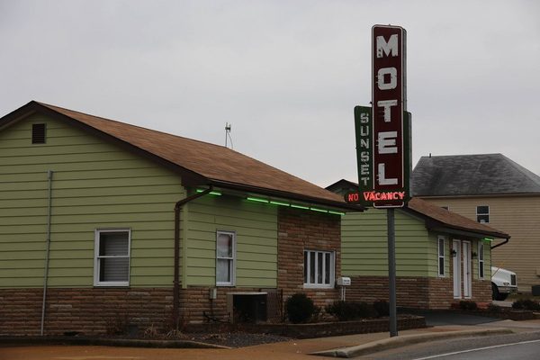 Sunset Motel Waterloo Illinois — Property