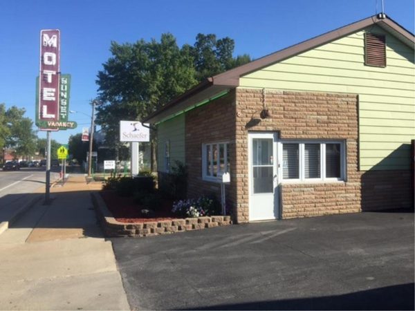 Sunset Motel Waterloo Illinois — Property