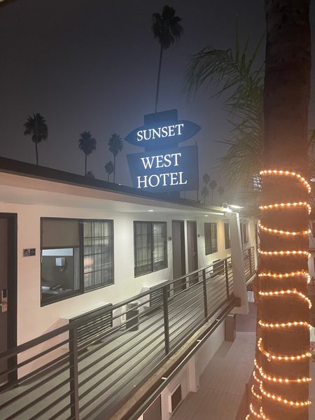 Sunset West Hotel SureStay Collection By Best Western Los Angeles California — Property