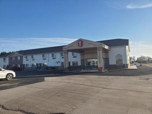 Super 7 Inn — Property