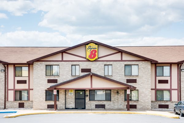 Super 8 by Wyndham Allentown — Property