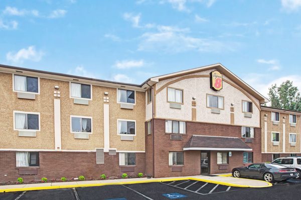 Super 8 by Wyndham Baltimore Essex Area — Property