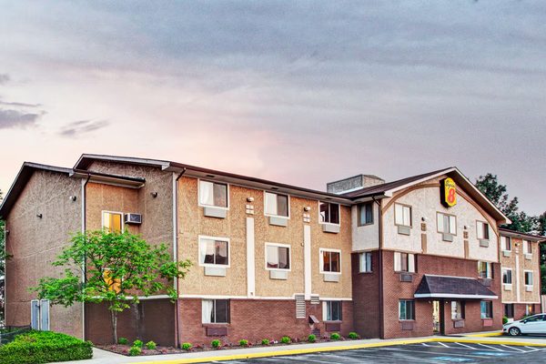 Super 8 by Wyndham Baltimore Essex Area — Property