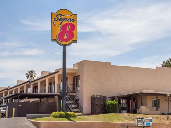 Super 8 by Wyndham Barstow — Property