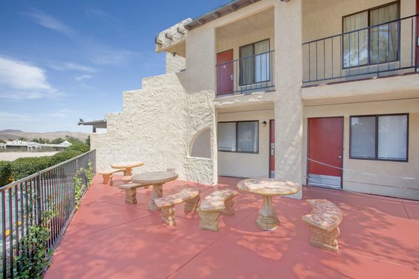 Super 8 by Wyndham Barstow — Property