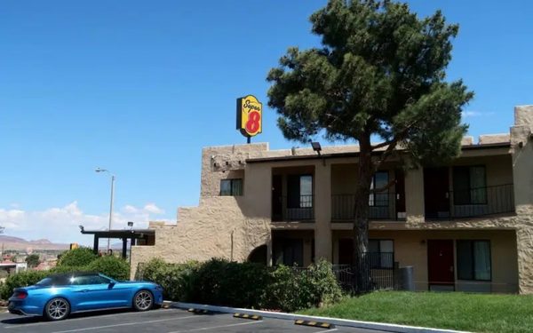 Super 8 by Wyndham Barstow — Property