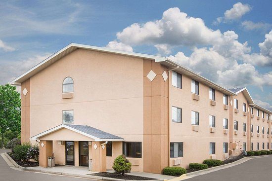 Super 8 by Wyndham Beckley — Property