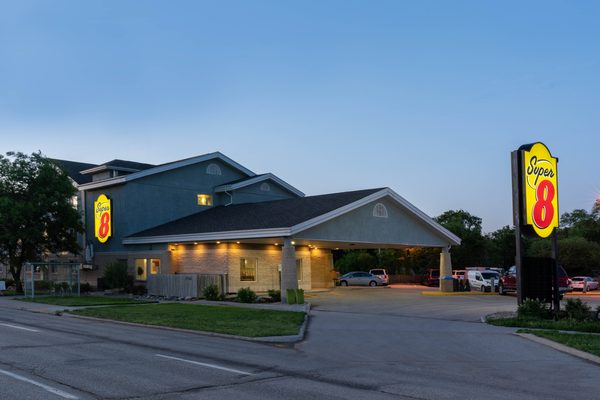 Super 8 by Wyndham Beckley — Property