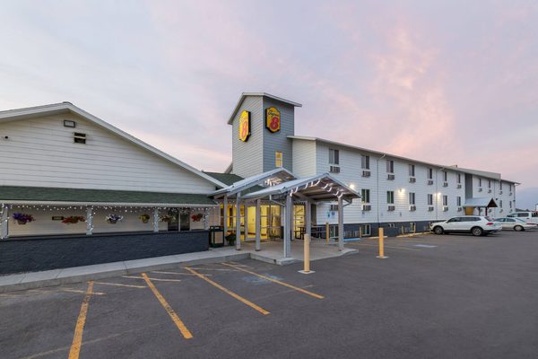 Super 8 by Wyndham Belgrade Bozeman Airport — Property