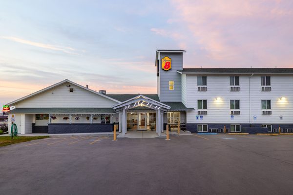 Super 8 by Wyndham Belgrade Bozeman Airport — Property