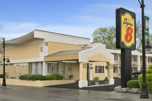 Super 8 by Wyndham Belleville IL St Louis Area — Property