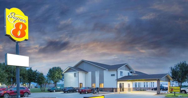 Super 8 by Wyndham Belleville IL St Louis Area — Property