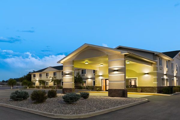 Super 8 by Wyndham Big Timber — Property