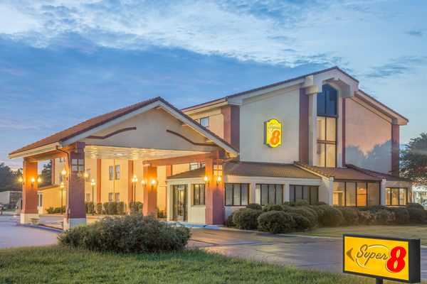 Super 8 by Wyndham Blytheville — Property