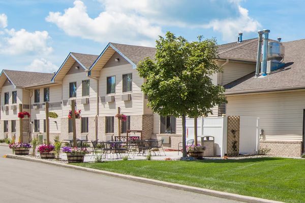 Super 8 by Wyndham Brookings — Property
