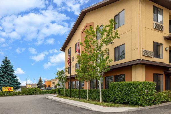 Super 8 by Wyndham Butte MT — Property