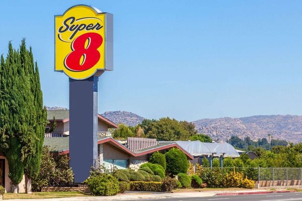 Super 8 by Wyndham Canoga Park Los Angeles California — Property