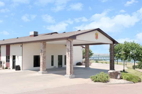 Super 8 By Wyndham Chamberlain Sd — Property