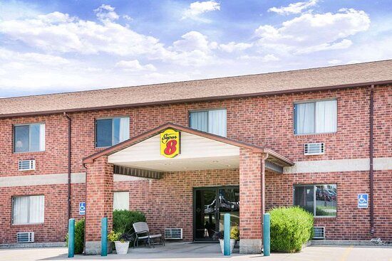 Super 8 by Wyndham Chanute — Property