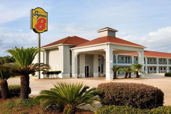 Super 8 by Wyndham Charles City — Property