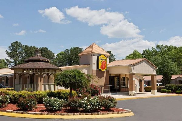 Super 8 by Wyndham Charlotte Airport North — Property