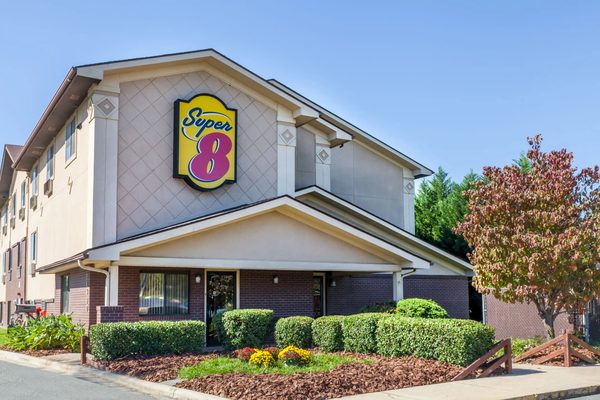Super 8 by Wyndham Charlotte Airport North — Property