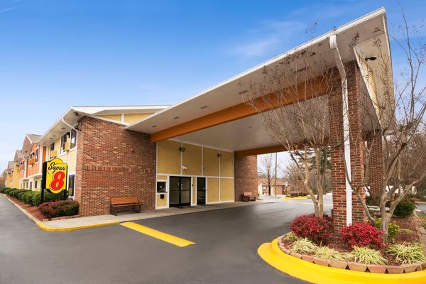 Super 8 by Wyndham Charlotte University — Property