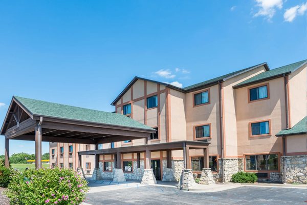 Super 8 by Wyndham Columbia East — Property