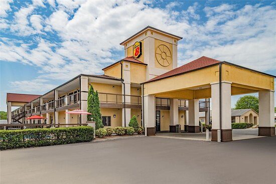 Super 8 by Wyndham Columbia East — Property