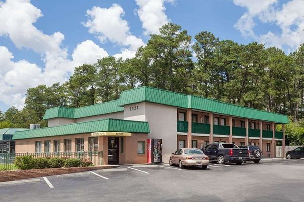 Super 8 by Wyndham Columbia Ft Jackson SC — Property