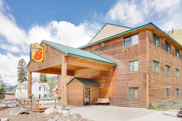 Super 8 by Wyndham Cooke City Yellowstone Park Area — Property
