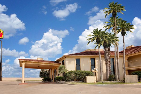 Super 8 by Wyndham Corpus Christi Northwest — Property