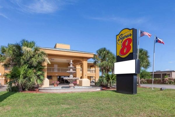 Super 8 by Wyndham Corpus Christi Northwest — Property
