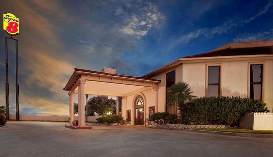 Super 8 by Wyndham Corpus Christi Northwest — Property