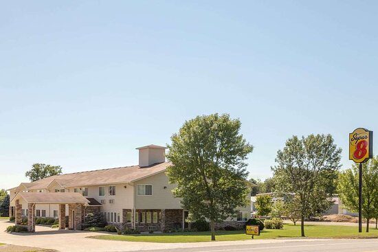 Super 8 by Wyndham Cresco IA Cresco Iowa — Property