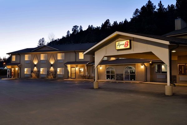 Super 8 by Wyndham Custer Crazy Horse Area — Property