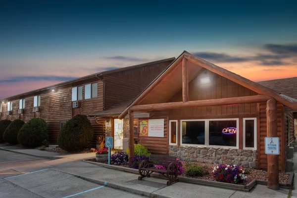 Super 8 by Wyndham Dubois — Property