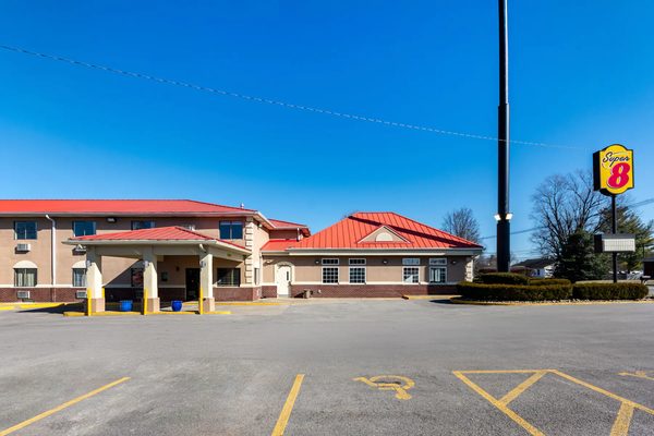 Super 8 by Wyndham Elizabethtown — Property