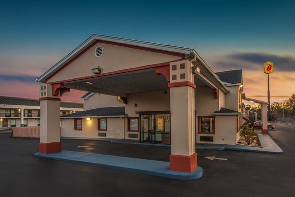 Super 8 by Wyndham Florence — Property