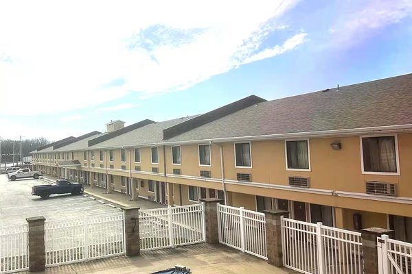 Super 8 By Wyndham Fort Scott Fort Scott Kansas — Property