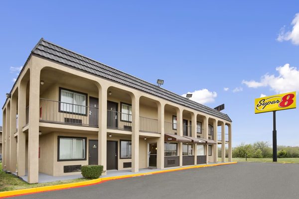 Super 8 by Wyndham Fort Worth TX — Property