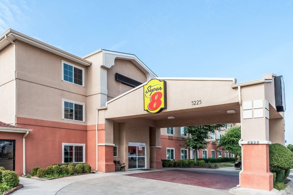 Super 8 by Wyndham Fort Worth TX — Property