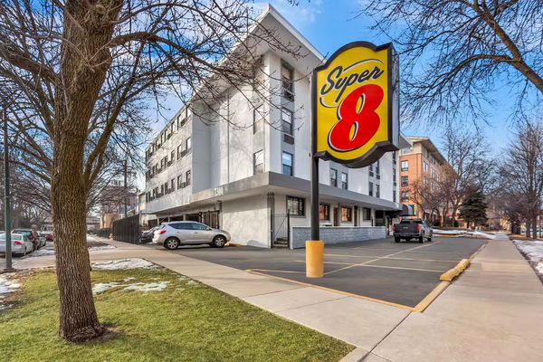 Super 8 by Wyndham Galva Galva Illinois — Property