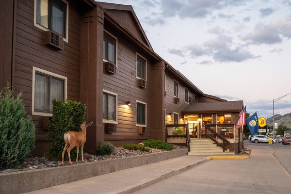 Super 8 by Wyndham Gardiner Yellowstone Park Area — Property