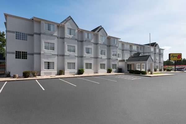 Super 8 by Wyndham Harbison Parkridge Hospital — Property