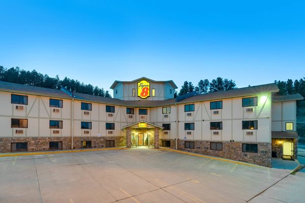 Super 8 by Wyndham Hill City Mt Rushmore Area — Property
