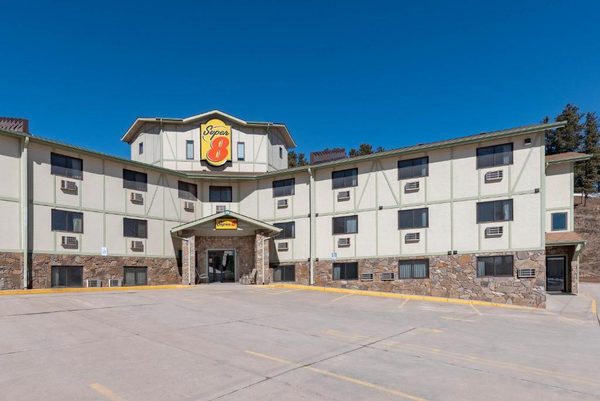 Super 8 by Wyndham Hill City Mt Rushmore Area — Property