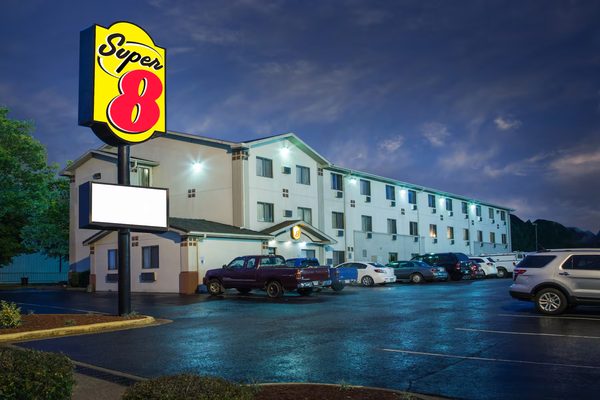 Super 8 by Wyndham Hot Springs — Property