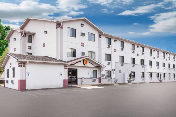 Super 8 by Wyndham Hot Springs — Property