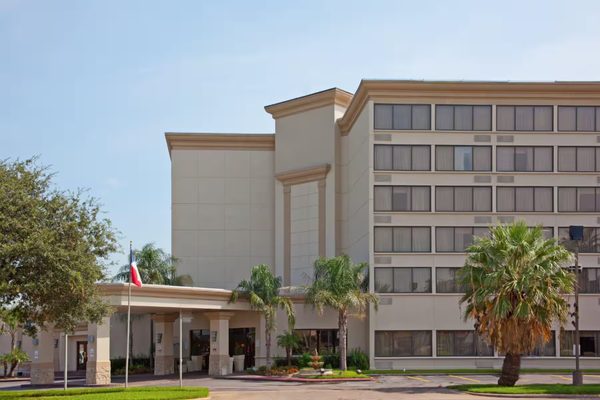Super 8 by Wyndham Houston Hobby Airport South — Property